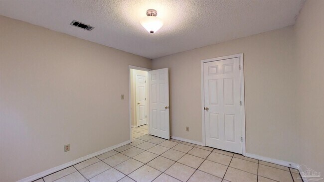 Building Photo - 1485 Pine Ln Dr