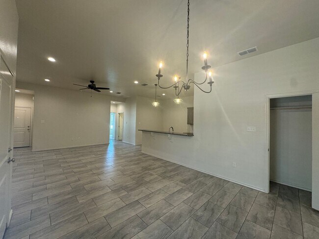 Building Photo - 3Bed/ 2Bath Available Now- in Lubbock coop...