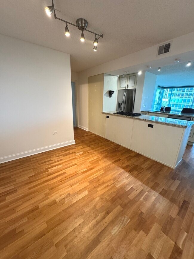 Building Photo - 9725 Woods Dr