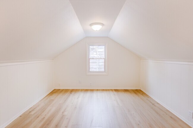 Bedroom 3 - 1122 Clearview St NW