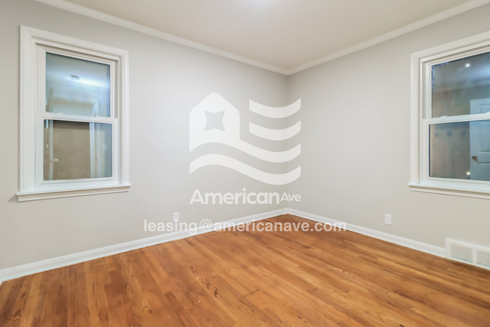 Building Photo - 5065 Lafontaine St