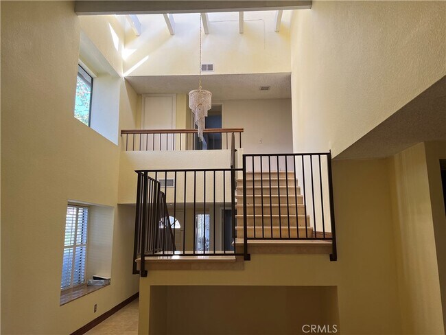 Building Photo - 844 Trinity Ln