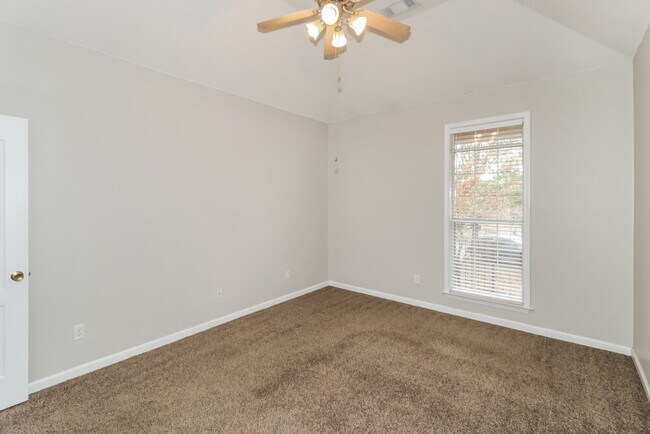 Building Photo - 8725 Rogers Park Ave