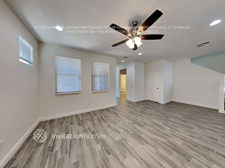 Building Photo - 242 N 69th Pl