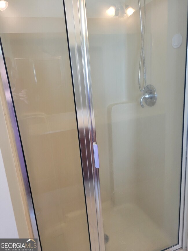 Building Photo - 175 Spinner Dr