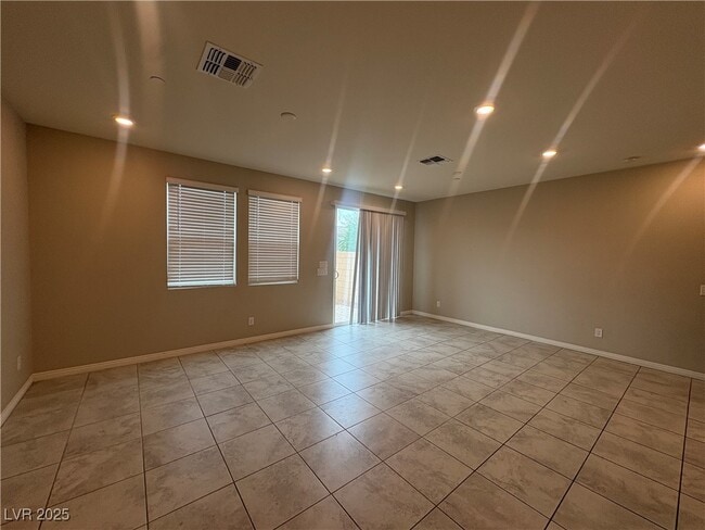 Building Photo - 5376 Lazy Breeze Ave