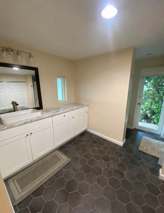 Building Photo - 3232 Paty Dr
