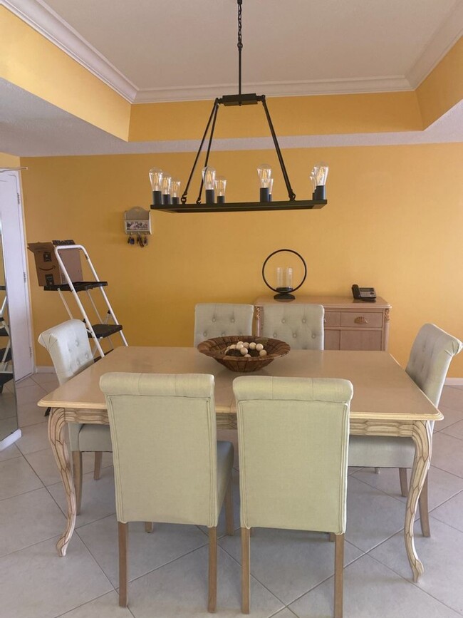 Building Photo - Gulf views from this Cozy 2 Bedroom Condo-...