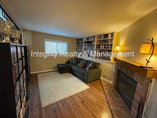 Building Photo - 475 E Chiswick Cir