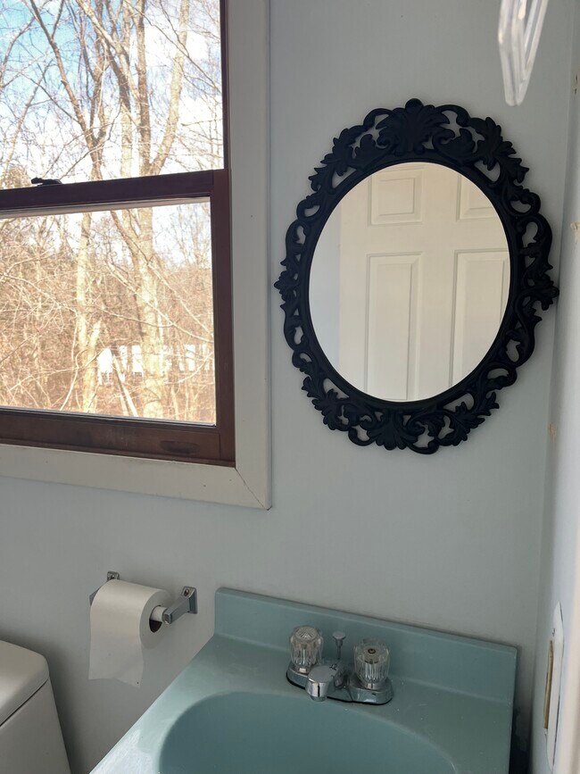 Building Photo - 731 Pleasant St