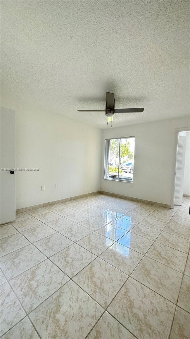 Building Photo - 12760 Vista Isles Dr