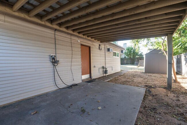 Building Photo - 1301 Clearfield Dr
