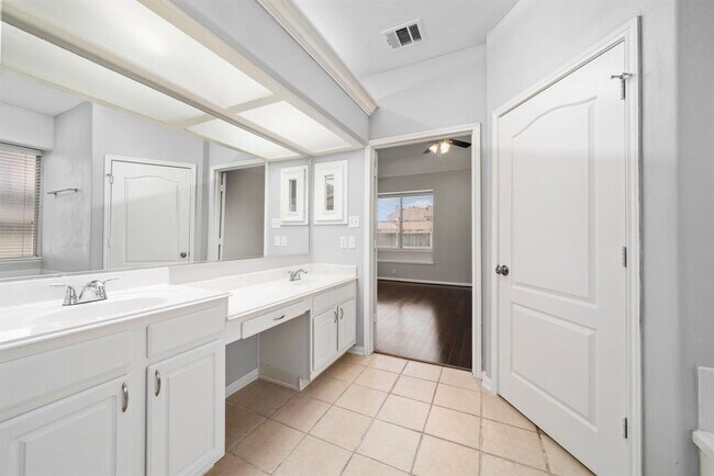 Building Photo - 538 Jay's Ln