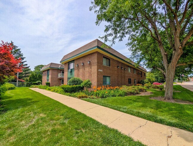 Building Photo - 444 Spring Rd