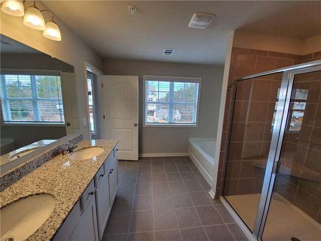 Building Photo - 763 Woodstock Grove Dr