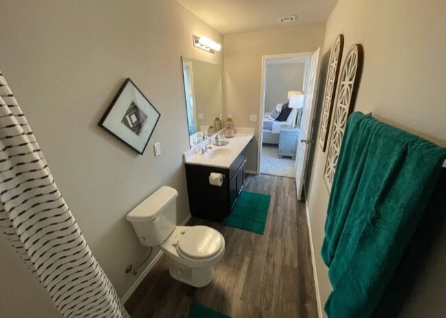 Building Photo - 10620 Pine Wy