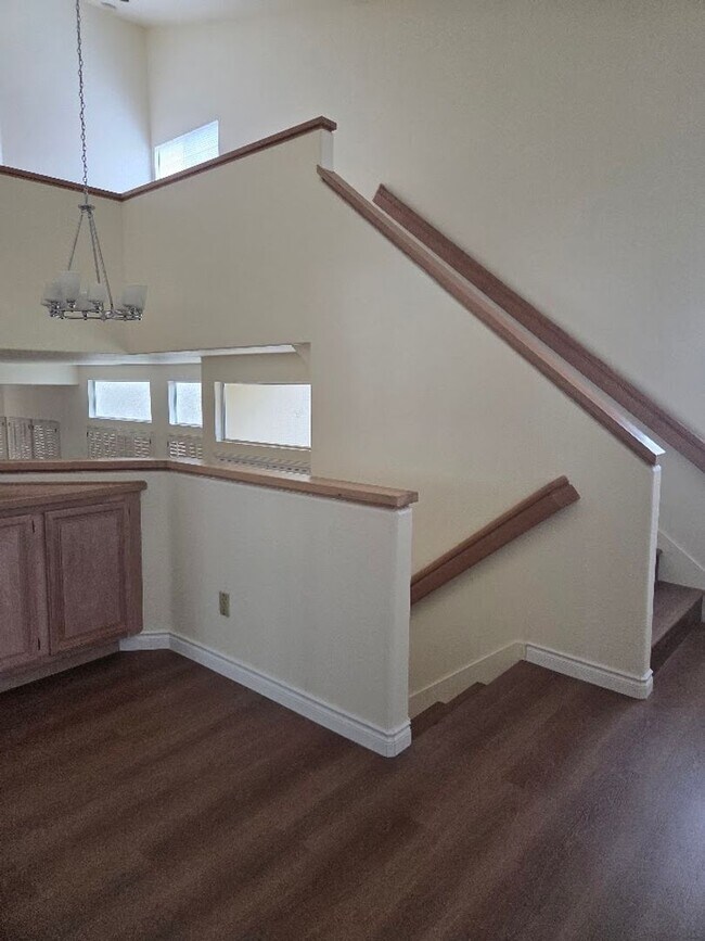 Building Photo - Spacious La Jolla Home in Gated Community
