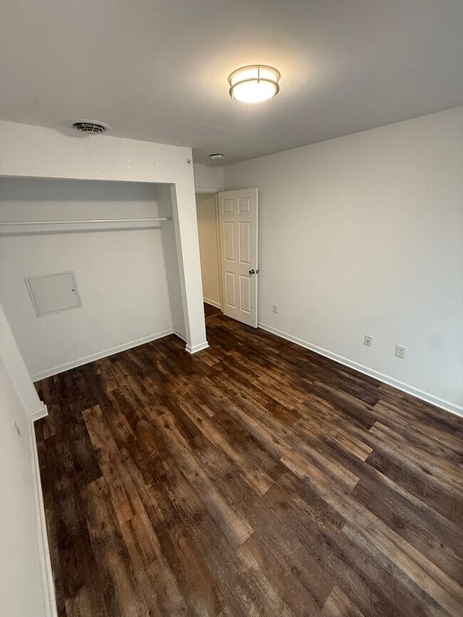 Building Photo - 402 Broadway