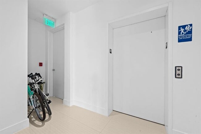 Building Photo - 60 Hendricks Isle