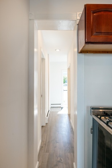 Building Photo - 48 Ravine Ave