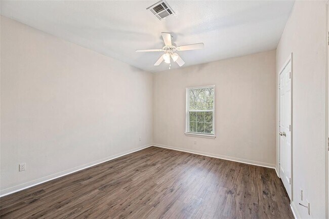 Building Photo - 1401 Wood Ave