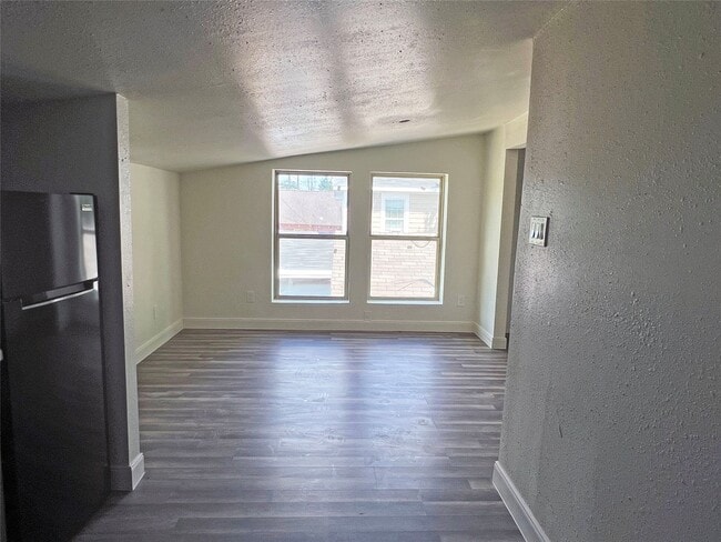 Building Photo - 201 Eastwood St