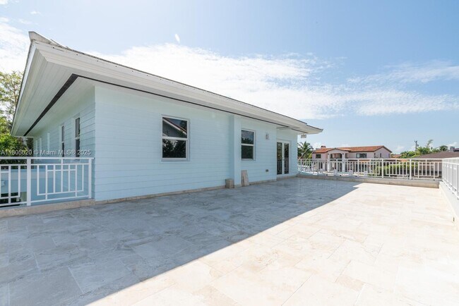 Building Photo - 1130 Lugo Ave