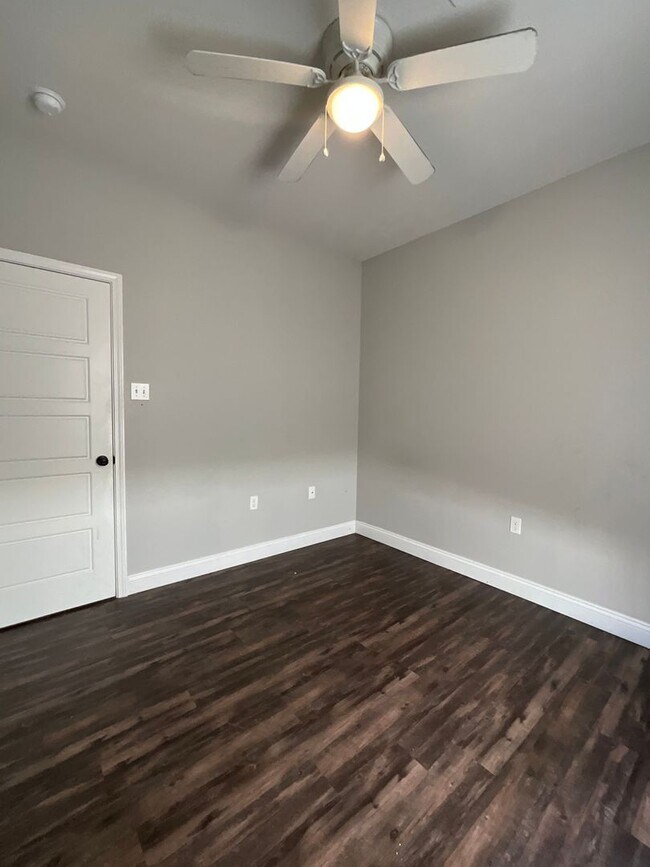 Building Photo - 210 Lacey Eden Ln