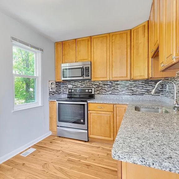 Building Photo - 8221 Tomlinson Ct