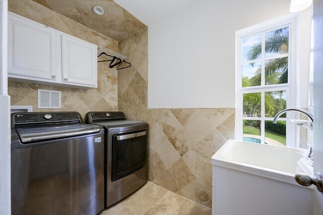 Building Photo - 336 Marlborough Pl