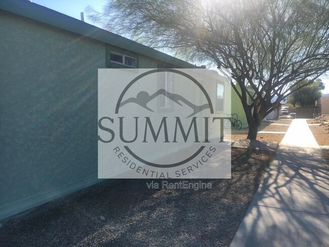 Building Photo - 1901 N Park Ave