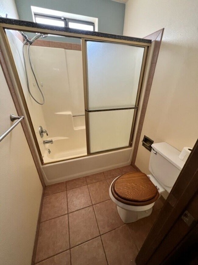 Building Photo - 1 Br Condo on lower level! Gated community