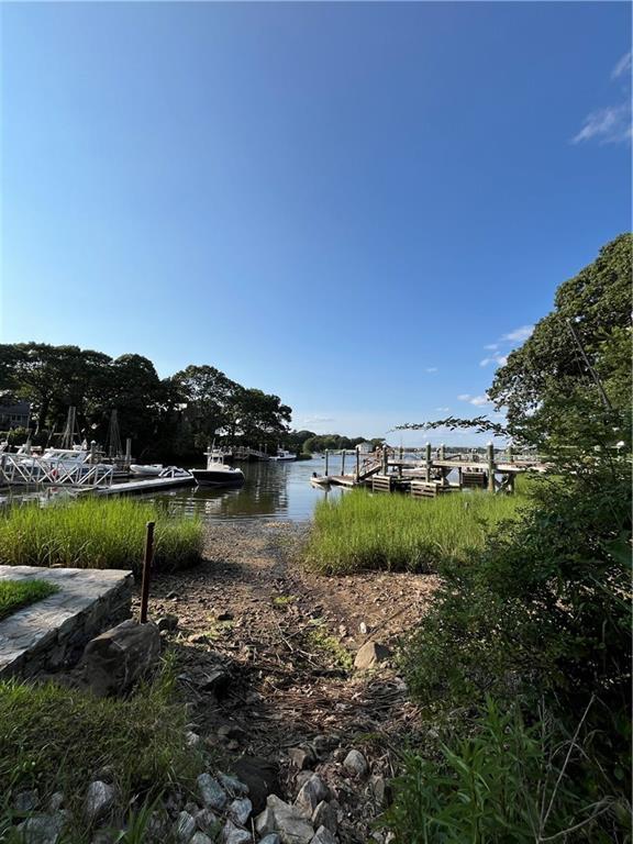 Building Photo - 7 Spring Cove Rd