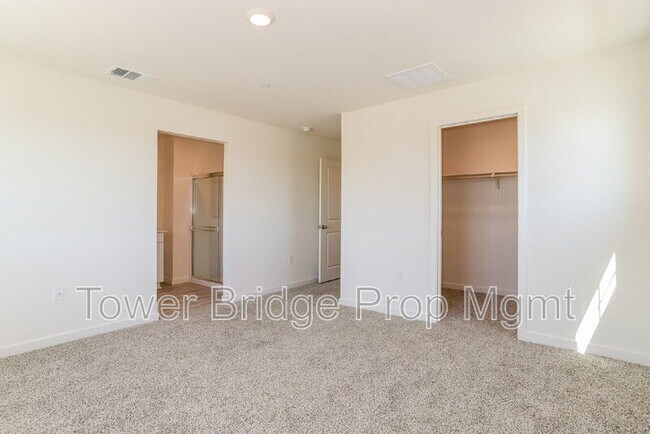 Building Photo - 2033 Stargate Dr