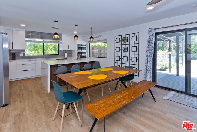 Building Photo - 2660 N Farrell Dr