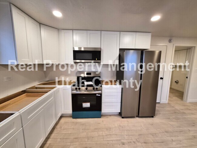 Building Photo - 1146 W 100 N