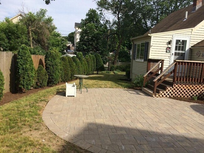 Building Photo - 36 Bonad Rd