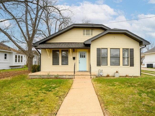 Building Photo - 916 Cecelia St