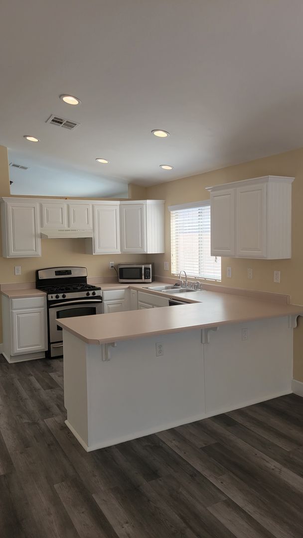 Building Photo - Charming Single Story 3 Bedroom Home For R...
