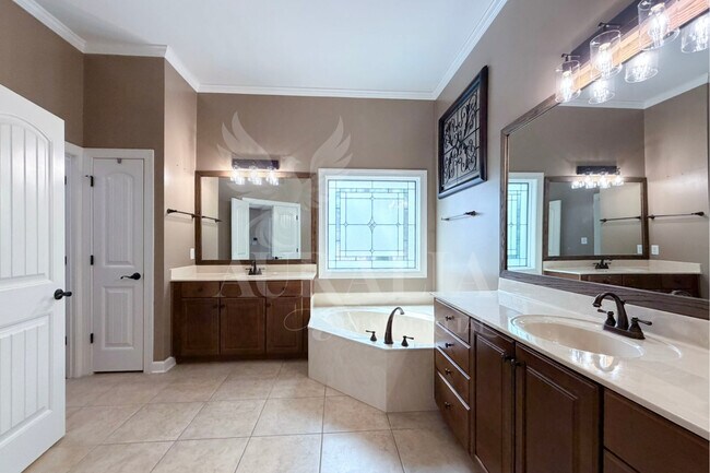 Building Photo - 5604 Pine Rock Ct