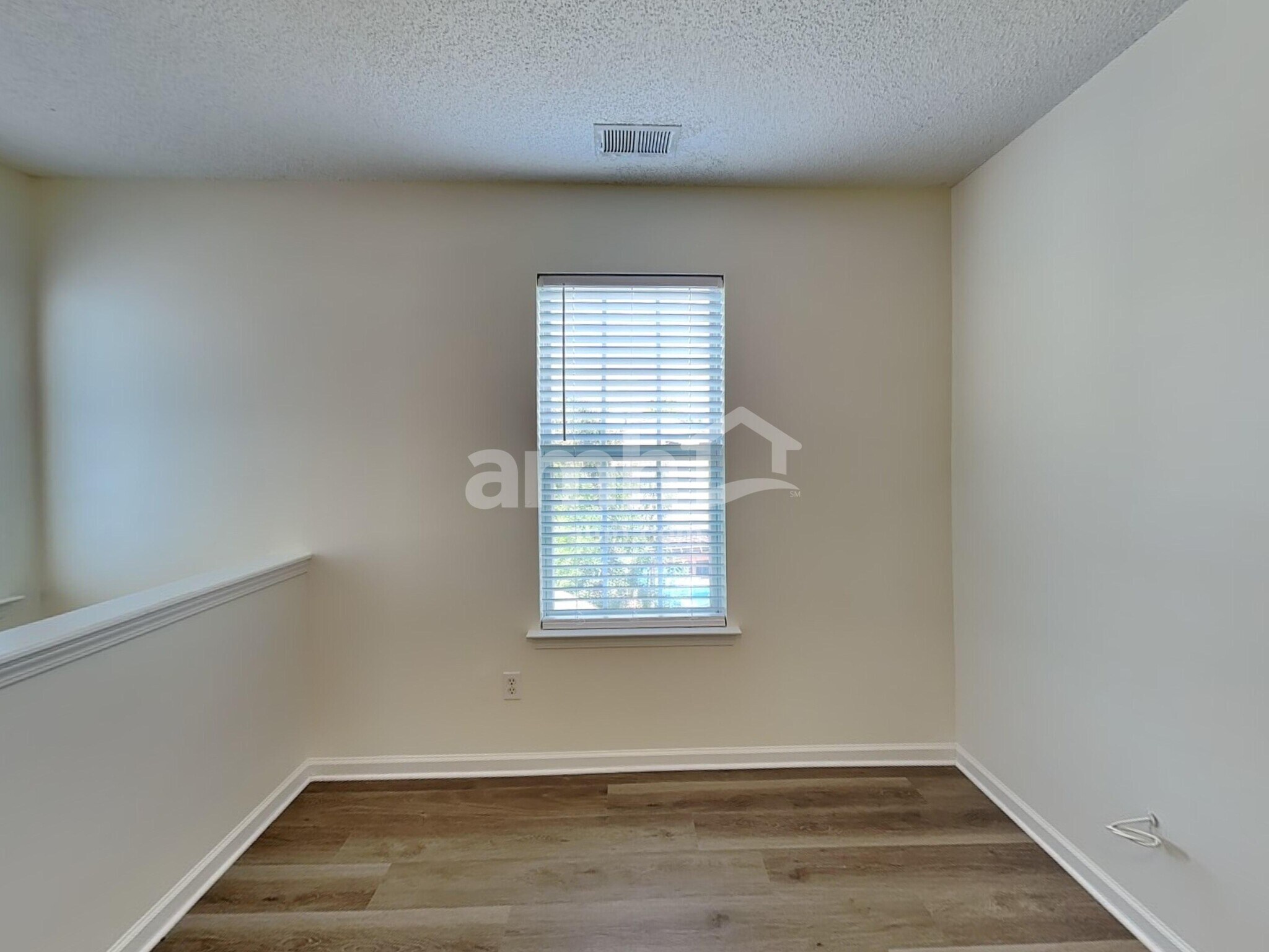 Building Photo - 1001 Great Falls Dr
