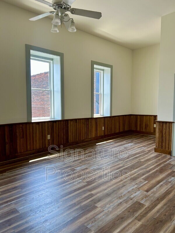 Building Photo - 224 Paradise Ln