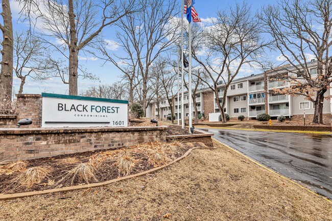 Building Photo - 1601 N Innsbruck Dr