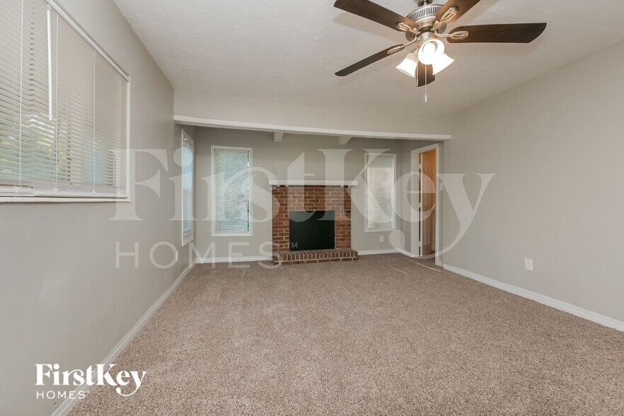Building Photo - 2158 Beecher Cir SW