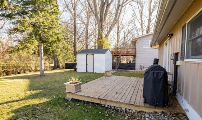 Building Photo - Welcome to this charming 3-bedroom, 2-bathroom home located in the heart of East Grand Forks, MN.