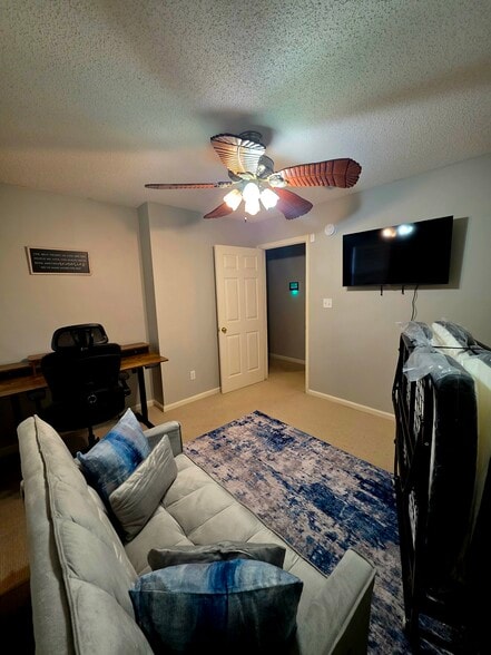 Building Photo - 2218 E Alberson Dr