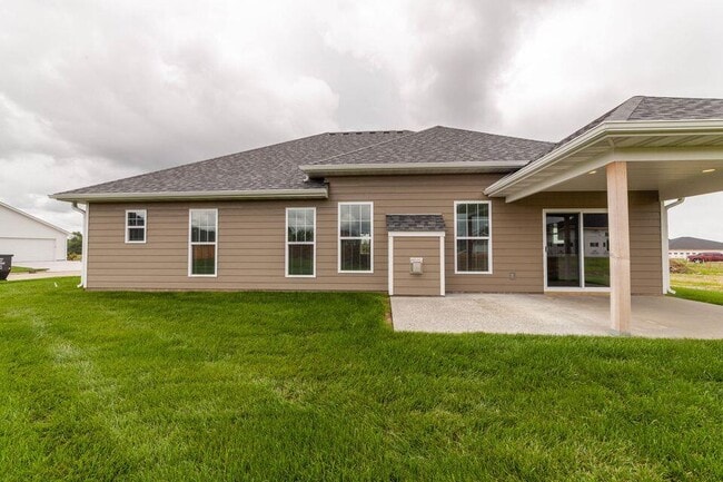 Building Photo - 4825 Kenora Dr