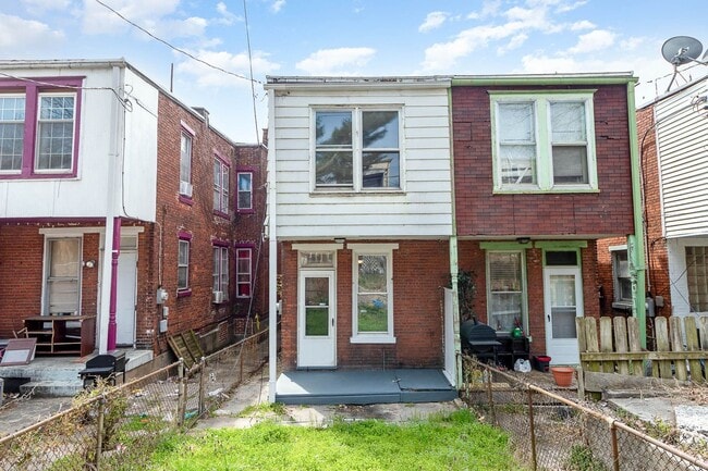 Building Photo - 3 bedroom home Section 8 Approved!