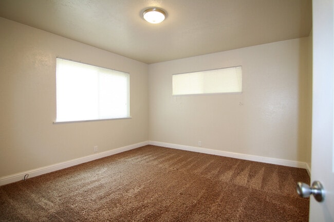 Building Photo - MOVE IN SPECIAL $500 OFF FIRST MONTHS RENT