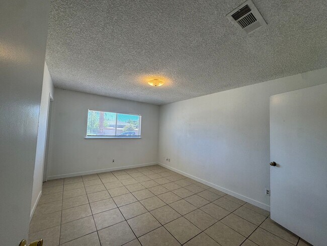 Building Photo - 205 Ashlan Way